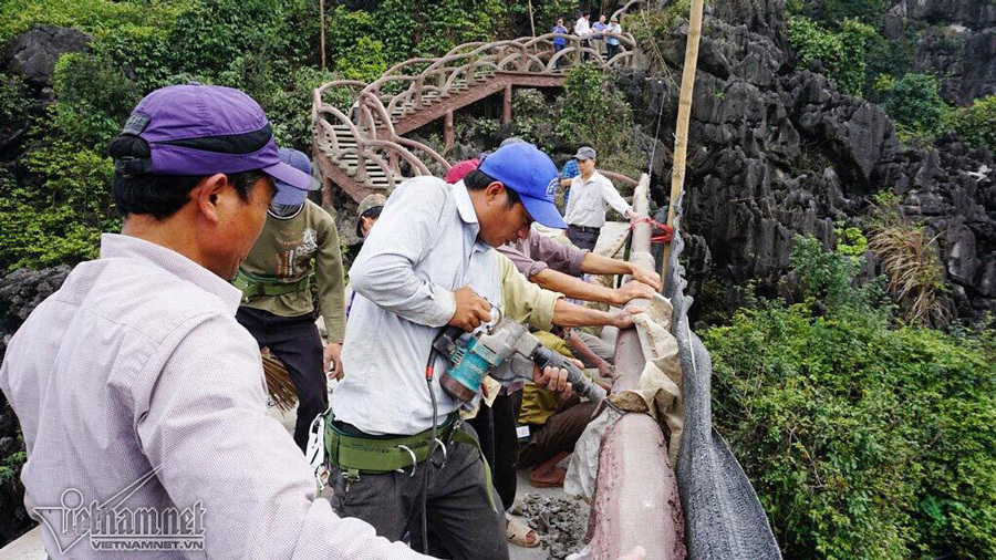 Tiến hành tháo dỡ công trình trái phép tại khu Tràng An cổ