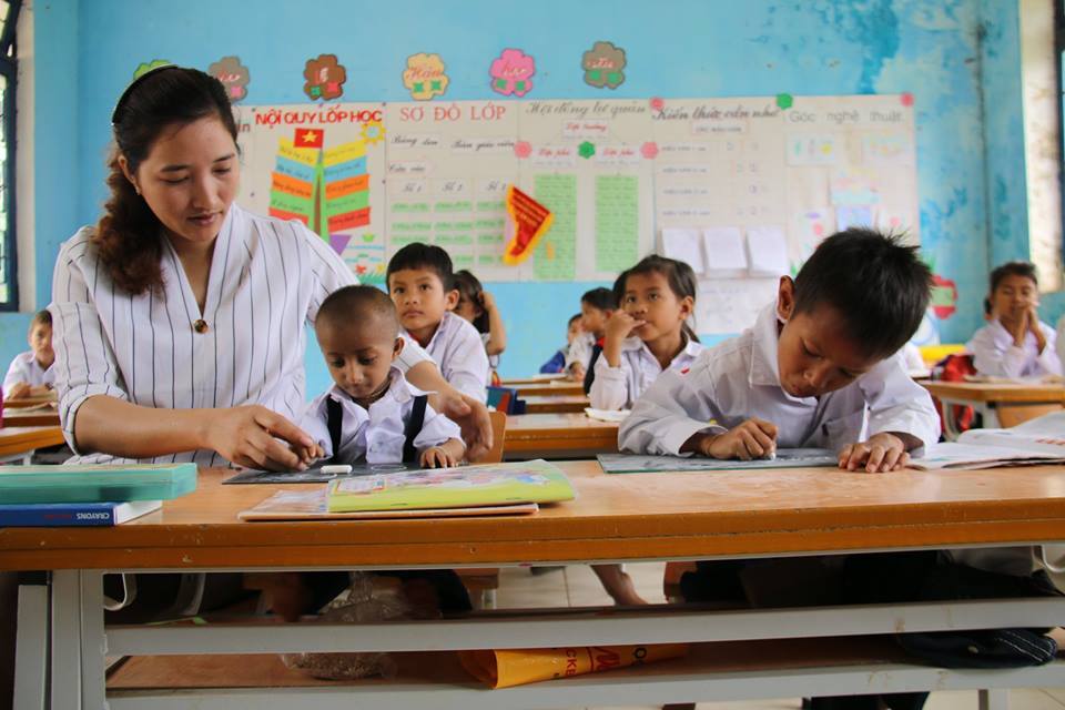 Nguyên Phó Chủ tịch nước: 'Hãy cùng làm gì đó cho con em mình!'