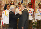 Tổng bí thư trao Huân chương Sao vàng tặng Chủ tịch Cuba