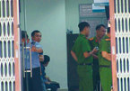 Hai kẻ bịt mặt nghi dùng súng cướp ngân hàng ở Sài Gòn