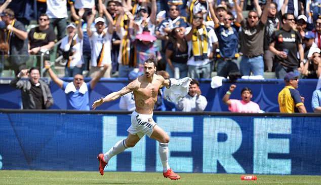 Ibra lập siêu phẩm trận ra mắt giúp LA Galaxy ngược dòng kinh điển