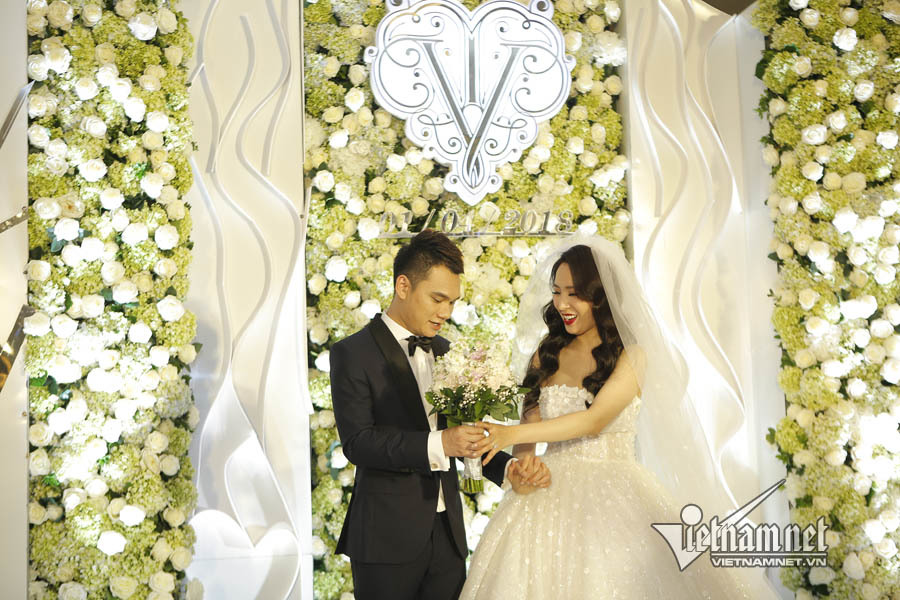 Dàn sao Việt lộng lẫy tới dự đám cưới Khắc Việt và vợ DJ