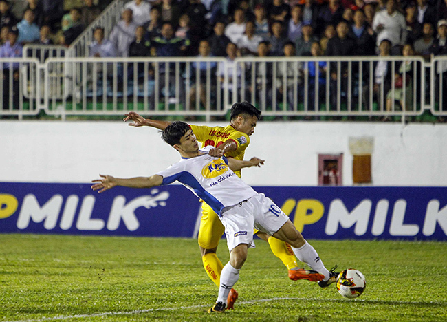 V-League vòng 4: Chuyện trò cưng thầy Park thua lão tướng...