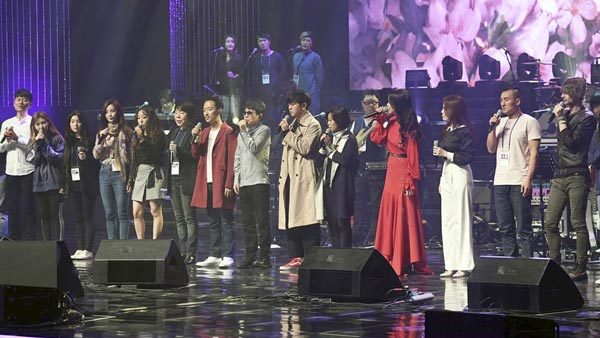 Dân Triều Tiên phấn khích xem nghệ sĩ Hàn Quốc biểu diễn