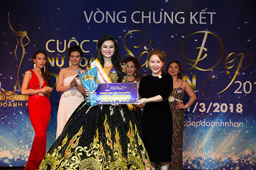 Trần Huyền Nhung đăng quang Nữ hoàng sắc đẹp doanh nhân 2018