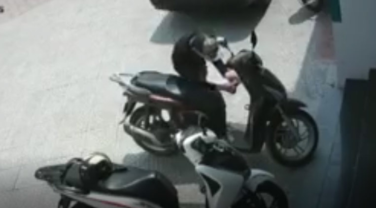 Tên trộm chỉ mất 2 giây bẻ khóa chiếc SH150