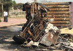 Xe container đâm dải phân cách bốc cháy, 2 người chết thảm