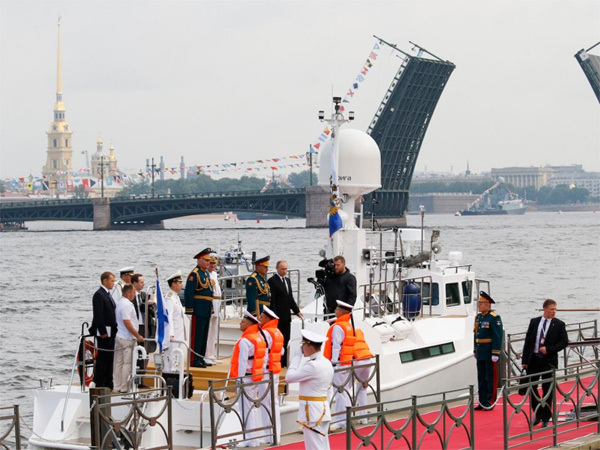 Xem dàn tàu chiến Nga phô diễn sức mạnh hoành tráng