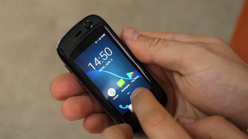 Chiếc smartphone nhỏ nhất thế giới làm được những gì?