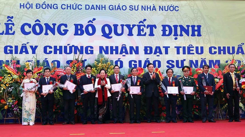 Ứng viên giáo sư bị loại, hội đồng có vô can?