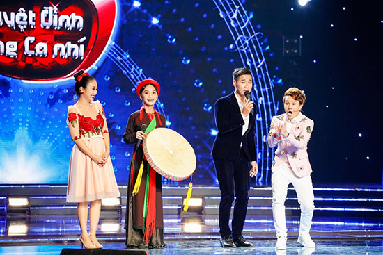 {title} Ốc Thanh Vân, Huỳnh Lập thi nhau múa giành bé gái hát dân ca xuất thần