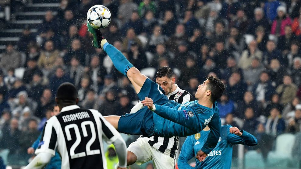 Ronaldo lập siêu phẩm, Real đặt một chân vào bán kết