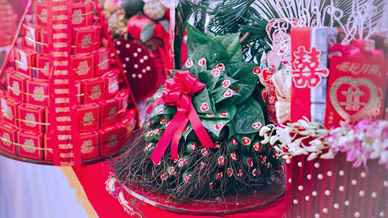 Đỡ lễ ăn hỏi người yêu cũ, cô gái khiến nhà trai 'xanh mặt'