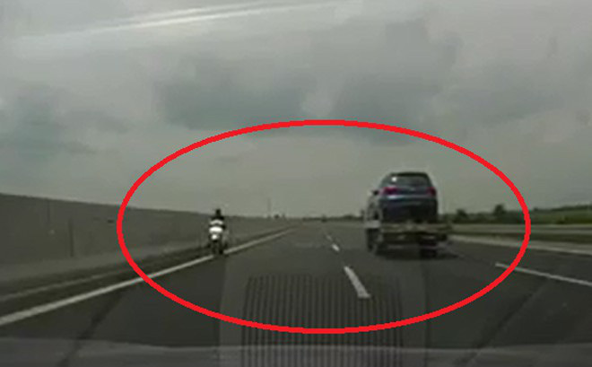 xe máy trên cao tốc