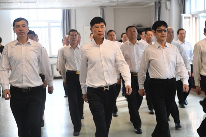 Bên trong lò luyện người mẫu cao tuổi