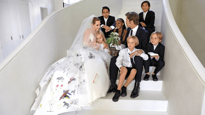 Brad Pitt và Angelina Jolie chính thức ly hôn