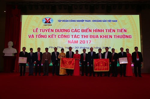 Tuyên dương các điển hình tiên tiến ngành than