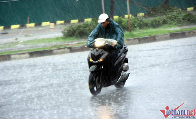Dự báo thời tiết 5/4: Hà Nội mưa rào, giảm sốc 11 độ