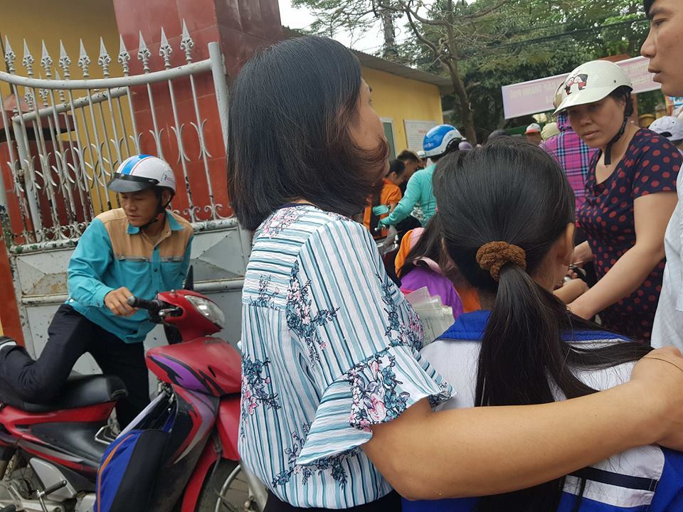 Bao giờ hết cảnh cô giáo phạt học sinh quỳ gối, uống nước giẻ lau?
