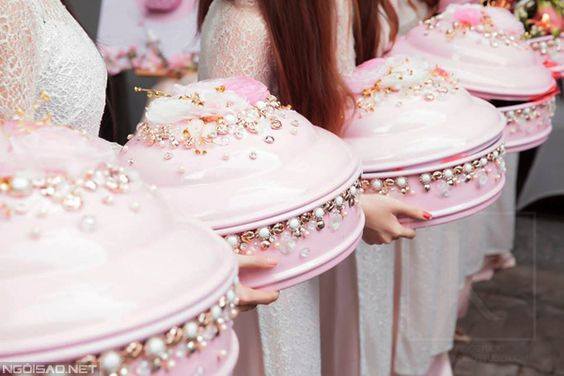 Nữ bê tráp xinh đẹp tháo chạy khỏi lễ ăn hỏi