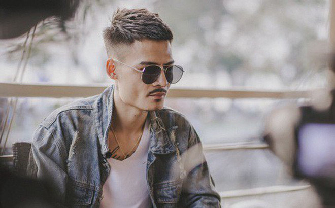 'Người lạ ơi', 'Em gái mưa' qua giọng hát thật của Hoa Vinh