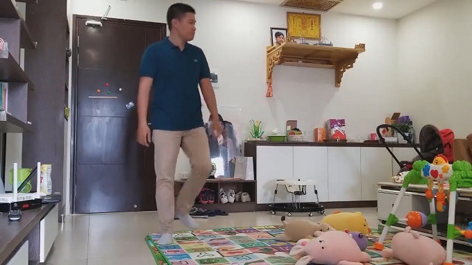 Anh chồng lắp camera ghi lại cảnh dọn nhà làm bằng chứng đưa vợ
