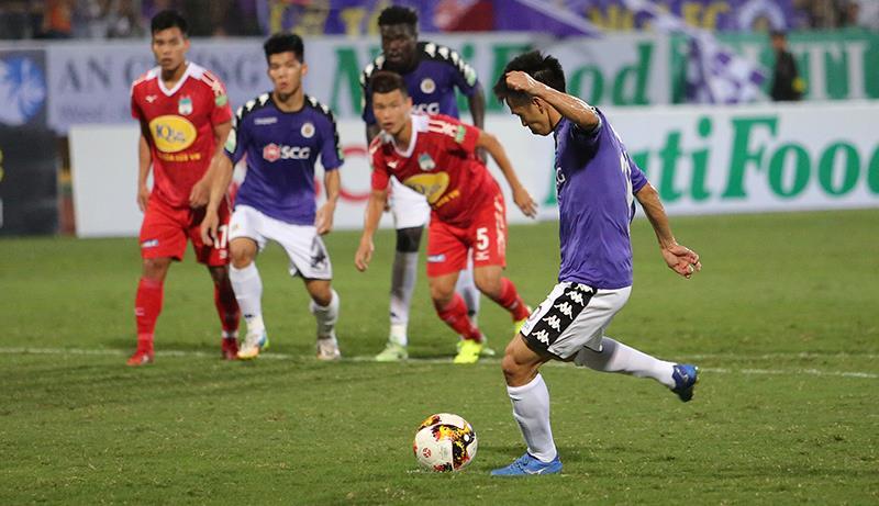 Hà Nội 4-0 HAGL: Văn Quyết sút 11m thành công