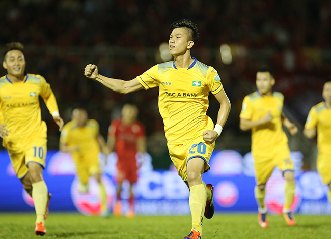 Sao U23 Việt Nam tỏa sáng, SLNA khiến HLV Miura ôm hận