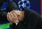 Guardiola vò đầu nhận sai khi Man City thua bẽ bàng