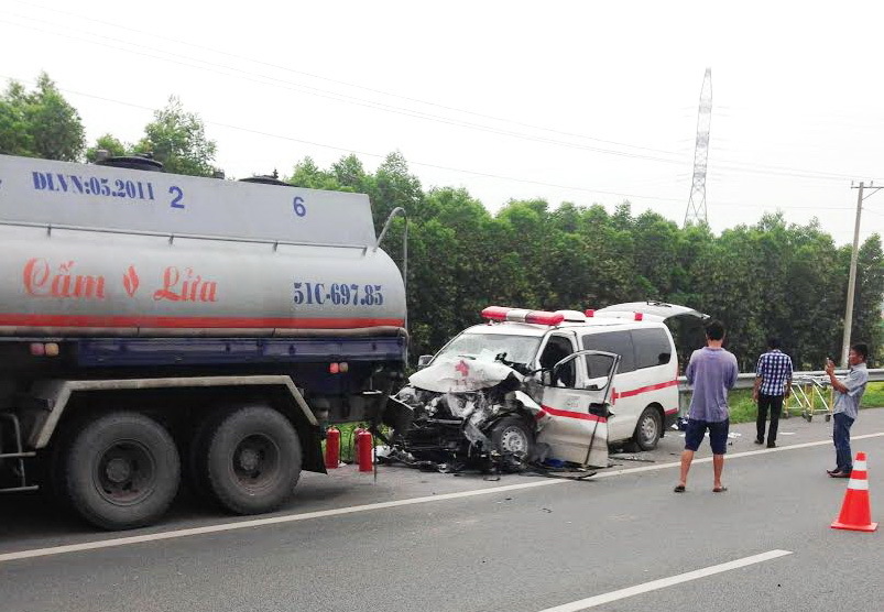 Cảnh báo tai nạn vì xe cứu thương ‘làm loạn’ trên cao tốc
