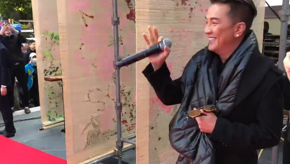 Đàm Vĩnh Hưng hát 'Xin lỗi tình yêu' tại Nhật khiến khán giả phấn khích