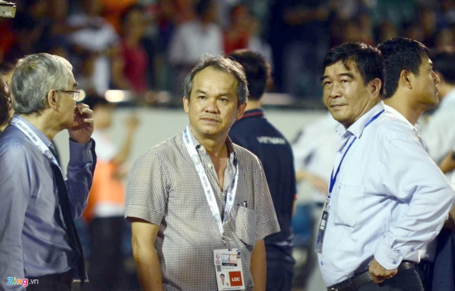 Bầu Đức chơi ngông, HAGL lãnh đủ