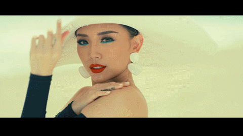 Tóc Tiên khoe hình thể sexy 'bỏng mắt' trong MV mới