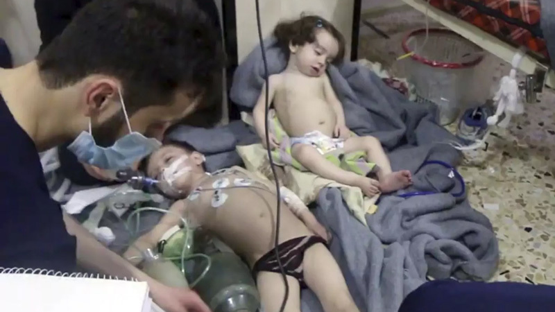 Hình ảnh tang thương sau vụ nghi tấn công vũ khí hóa học ở Syria