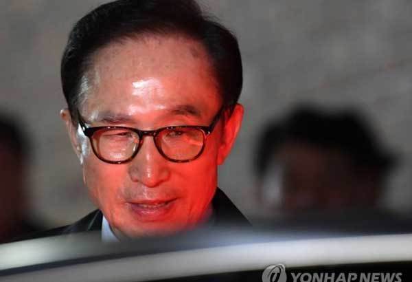 Thêm một cựu Tổng thống Hàn ra tòa vì tham nhũng