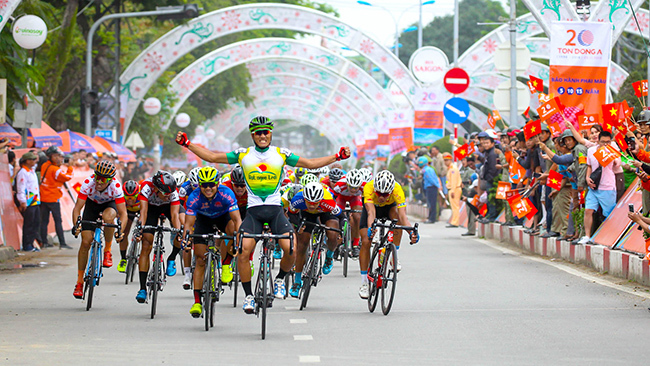 Giải xe đạp TH TPHCM: Nguyễn Thành Tâm khẳng định sức mạnh