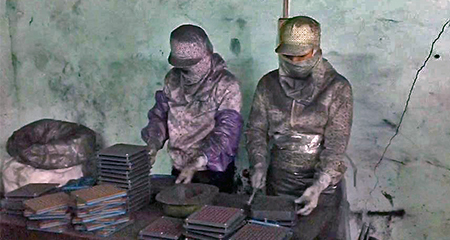 Rùng mình quy trình chế củi tre thành thuốc trị ung thư