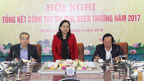 Không ngại khen thưởng nhiều hay ít mà phải đúng, trúng