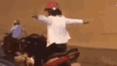 Cô gái Hà Nội 'diễn xiếc' trong hầm Kim Liên