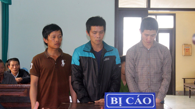 Kết đắng cho 3 kẻ hành hung bác sĩ trước phòng cấp cứu