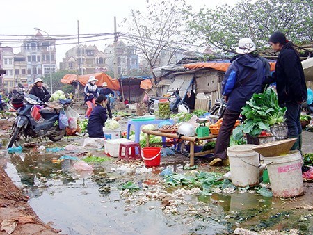 Chợ Hà Nội: Làm sao 'thoát kiếp' người mua sợ bẩn, người bán sợ cháy