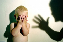 Đánh trẻ em gây thương tích: phạt nặng đến 10 năm tù