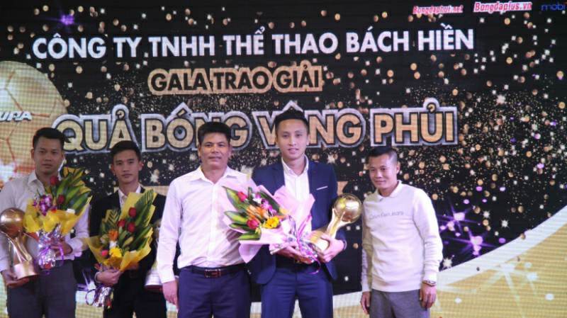 Quả bóng vàng Ngọc Châm phấn khích với bóng vàng 