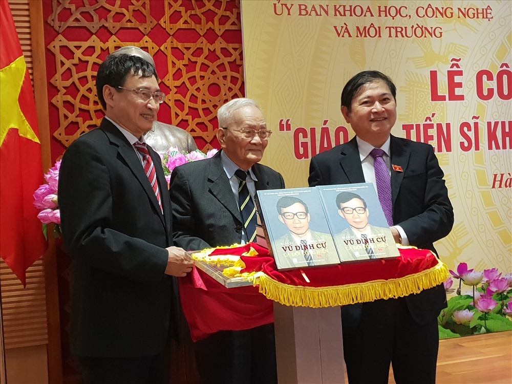 Công bố cuốn sách: GS.TSKH Vũ Đình Cự - Cả đời cống hiến