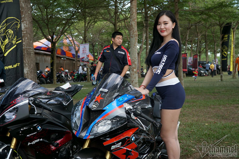Ngắm chân dài cùng dàn mô tô khủng ở lễ hội lớn nhất Việt Nam