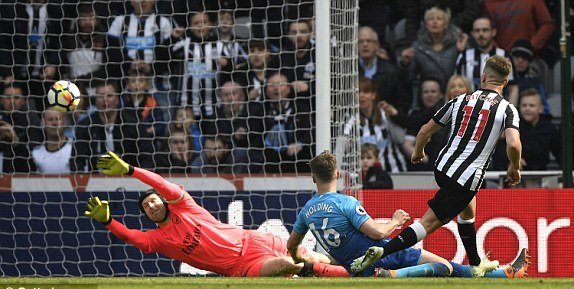 Thua đau Newcastle, Arsenal nguy cơ mất vé dự Europa League