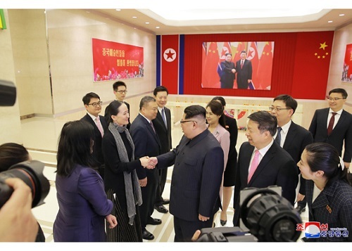 Kim Jong Un mở đại tiệc đón đoàn nghệ thuật Trung Quốc