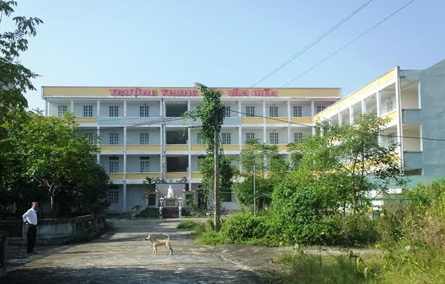 Trường ngừng tuyển sinh 6 năm, bộ yêu cầu tỉnh sửa 2 quyết định