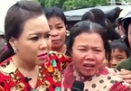 Fan cuồng mặc con dâu đau đẻ vẫn xin chụp hình cùng Việt Hương