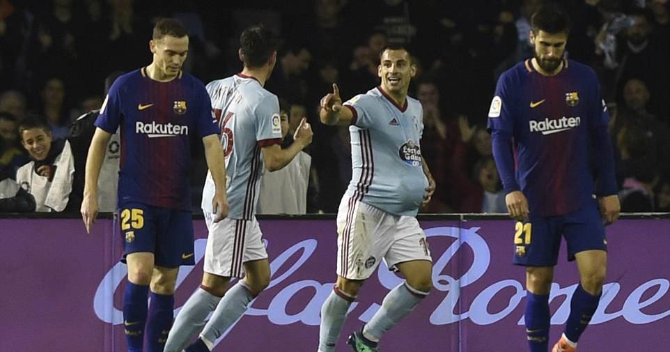 Chơi thiếu người, Barca bị cầm hòa vì bàn thắng bằng tay
